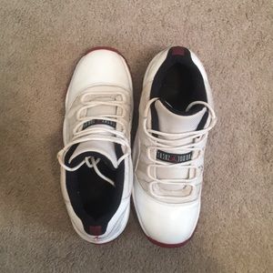 Jordan 11 Low Cherry Red, size 6.5 Y